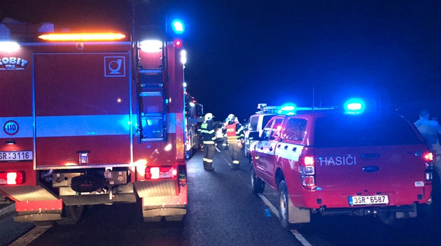 Provoz na D10 u Mladé Boleslavi komplikují dvě nehody, tvoří se kolona