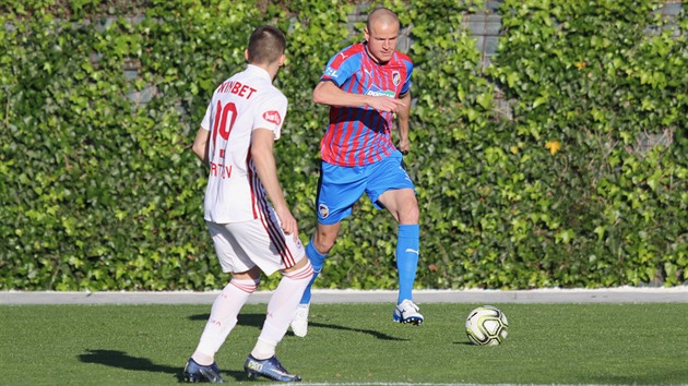 Soud uznal Hlouškovi úpadek a povolil oddlužení. Vyzval věřitele, ať se přihlásí