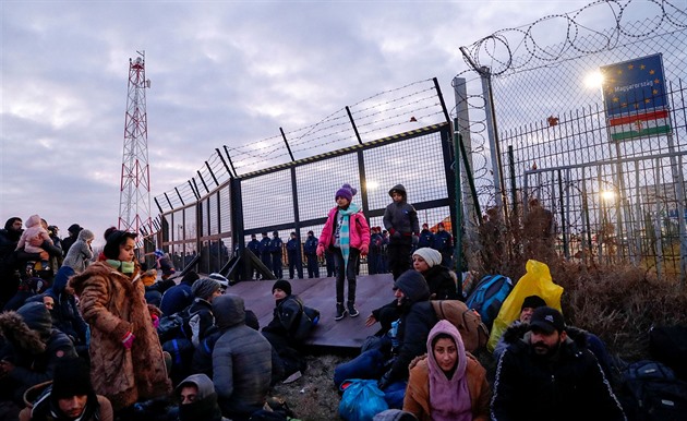 Klíčová je před migranty ochrana maďarsko-srbské hranice, řekl Fiala