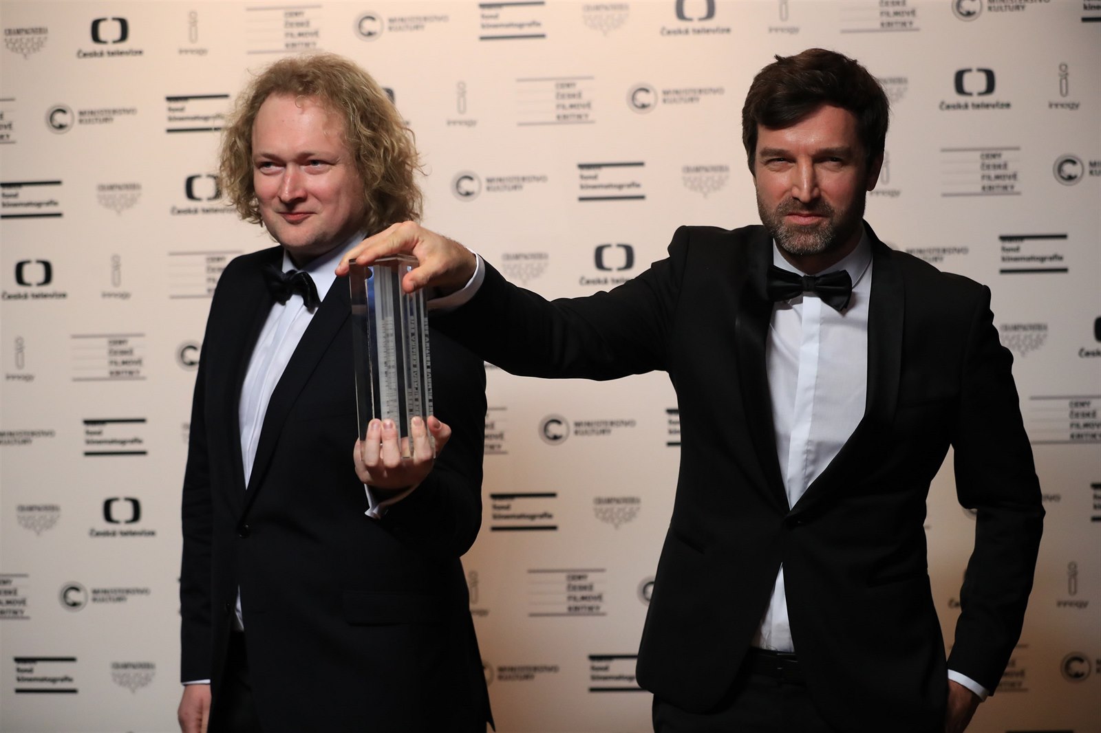 Martin Du�ek a Ond�ej Provazník s Cenou filmové kritiky za snímek Sta�íci (1....