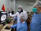 Lékai prezentují vybavení nov dokonené nemocnice Chuo-en-an ve mst...