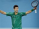 Srb Novak Djokovi slaví vítzství na Australian Open.