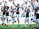 Fotbalisté Juventusu pi dkovace po vítzném utkání nad Fiorentinou.