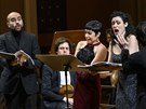 (Zleva) sólisté Luca Cervoni, Gaia Petrone a Arianna Vendittelli a dirigent...