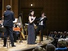 Sopranistka Arianna Vendeittelli a dirigent Václav Luks pi provedení oratoria...