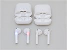 ínské kopie za sto korun versus originální Apple AirPods