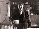 Na snímku z třicátých let je Jan Špinar, jehož jméno nejstarší hospoda v Třešti...
