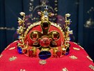 Kopie Svatov�clavsk� koruny Karla IV. je sou��st� expozice korunova�n�ch...