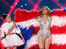 Emme Maribel Munizová a její máma Jennifer Lopezová vystoupily na Super Bowlu...