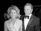 Kirk Douglas a jeho manelka Anne (Los Angeles, 5. listopadu 1971)