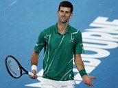 Srb Novak Djokovi se div ve finle Australian Open.