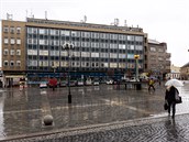 Budova íslo 16 na perovském námstí T. G. Masaryka, mezi místními známá jako...