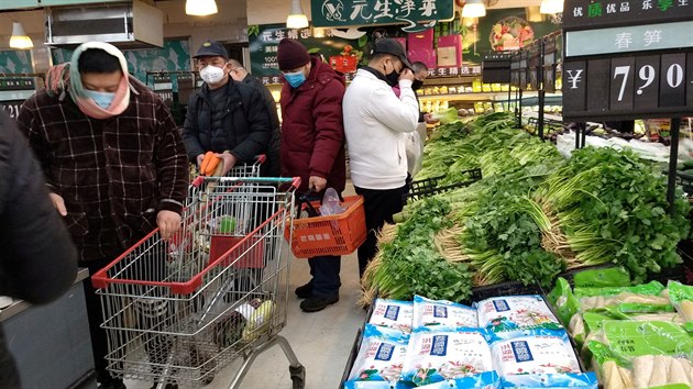 Supermarket ve Wu-chanu, epicentru nkazy koronavirem (26. ledna 2020)