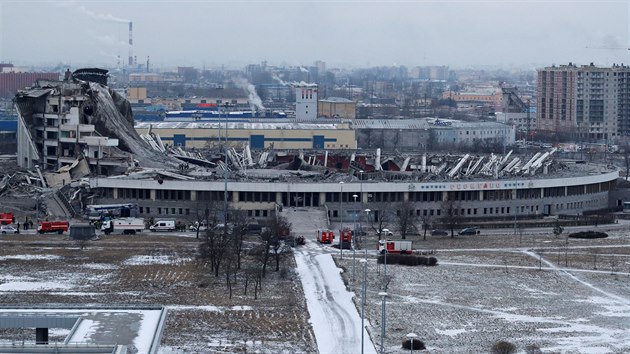 st stadionu v Petrohrad se pi demolici neekan zhroutila. (31. ledna 2020)