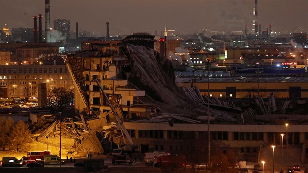 st stadionu v Petrohrad se pi demolici neekan zhroutila. (31. ledna 2020)