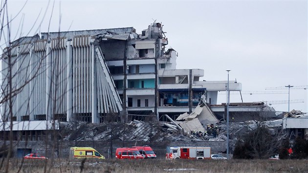 st stadionu v Petrohrad se pi demolici neekan zhroutila. (31. ledna 2020)