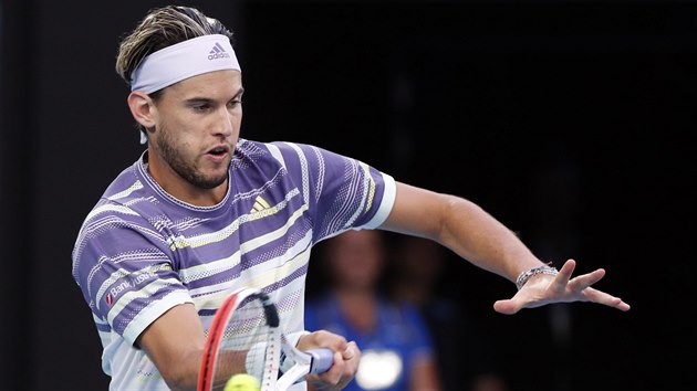 Rakuan Dominic Thiem se sousted na forhend ve finle Australian Open.