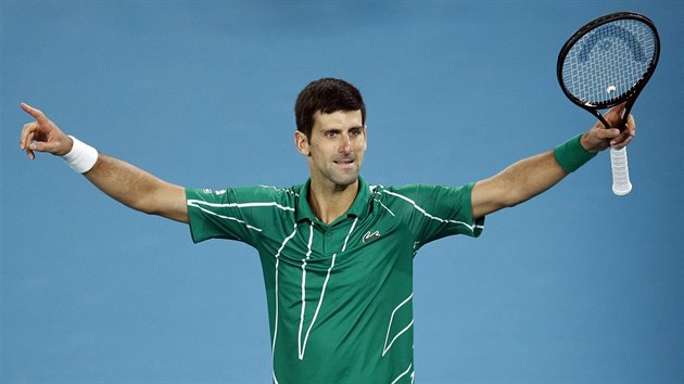 Srb Novak Djokovi slav vtzstv na Australian Open.