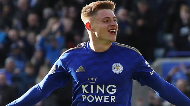 Harvey Barnes z Leicesteru slav svoji trefu proti Chelsea.