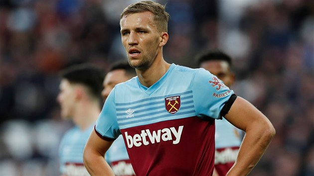 Tom Souek po svm prvnm zpase v anglick lize. Jeho West Ham remizoval s Brightonem 3:3.