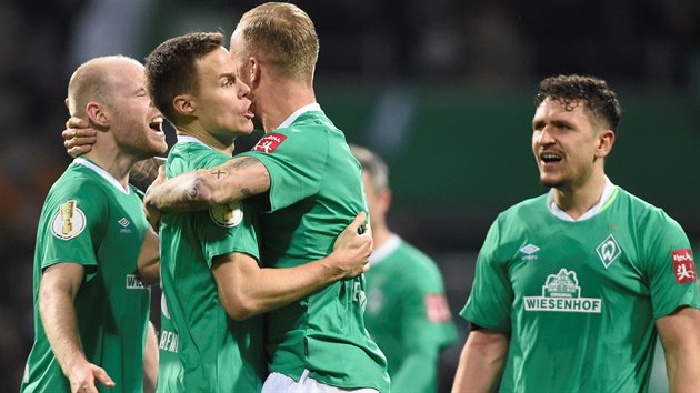 Fotbalist Werderu Brmy slav pekvapiv pohrov vtzstv nad Borussi Dortmund.