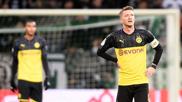 Kapitn fotbalist Dortmundu Marco Reus bhem pohrovho utkn proti Werderu Brmy.
