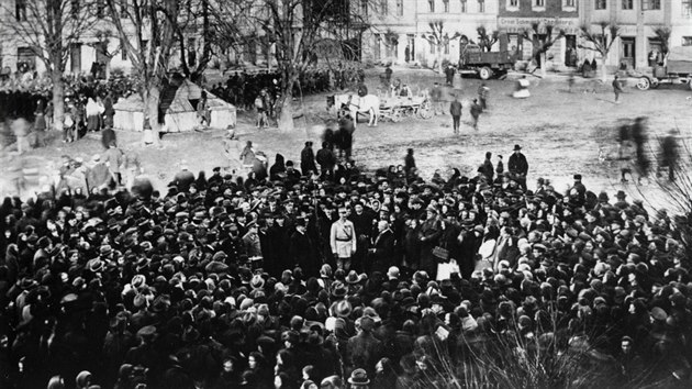 Čtvrtého února 1920 do Hlučína vstoupila československá armáda. Přijetí prý bylo poměrně hodně chladné.