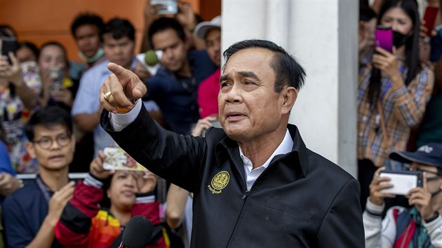 Thajský premiér Prajutch Čan-Oča na tiskové konferenci k masové střelbě, při které zemřelo 26 lidí. (9. února 2020)