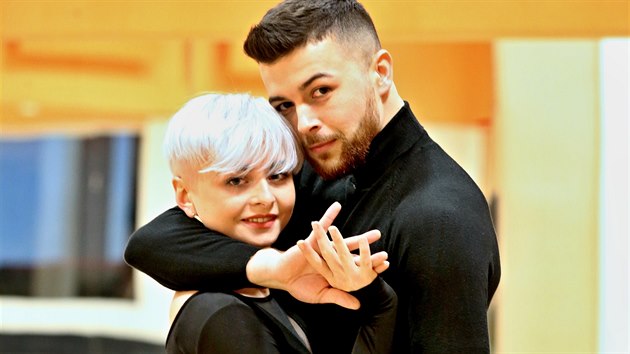 Sedmadvacetilet� Vil�m Pa��k se svoj� t�iadvacetiletou partnerkou Janou �igutovou tan�� pod klubem Startlet Brno TK Orel Telnice. Tr�nuje je Jaroslav Kune�, zn�m� z po�adu StarDance.