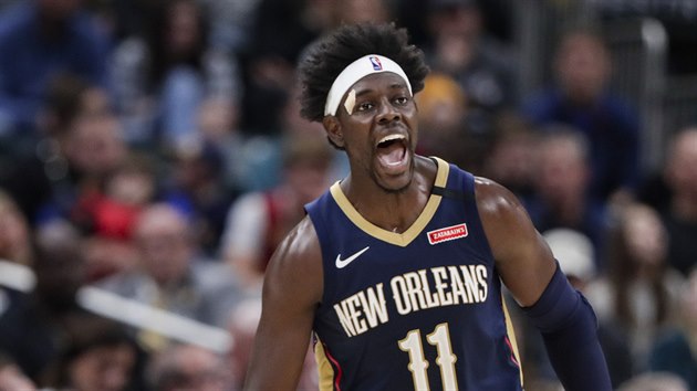 Jrue Holiday z New Orleans slav spn trojkov pokus.