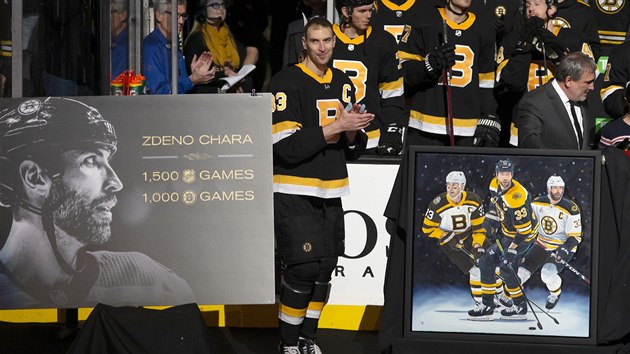 Zdeno Chra z Bostonu se dokal ovac za 1500 odehranch duel v NHL a 1000 za Bruins.