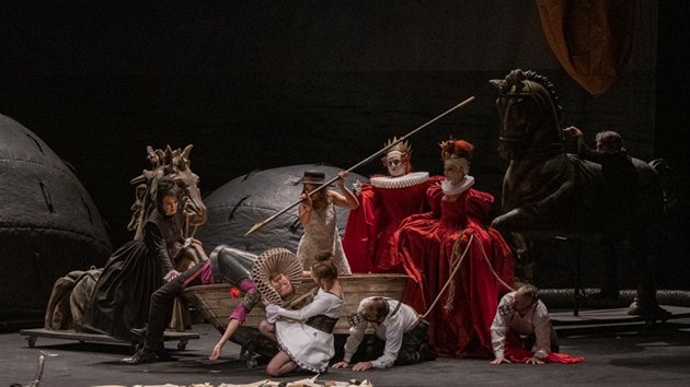 Záběr ze zkoušek inscenace Zmoudření Dona Quijota v Divadle na Vinohradech