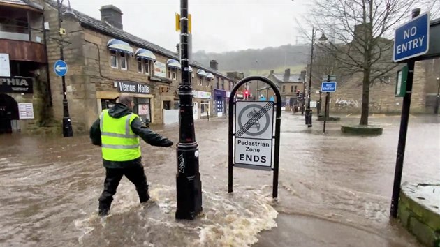 Orkn Sabine, kter Britov pojmenovali Ciara, zpsobil zplavy ve mst Hebden Bridge. (9. nora 2020)