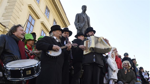 Tradiční masopustní průvod masek vyšel z pražského Loretánského náměstí na Kampu. (8. února 2020) 