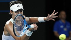 panlka Garbie Muguruzaová hraje forhend ve finále Australian Open.