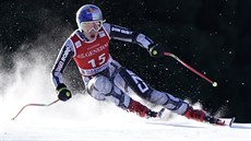 Ester Ledecká se ítí po trati sjezdu v Garmisch-Partenkirchenu.