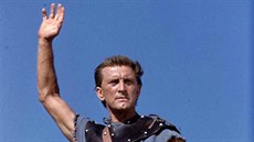 Kirk Douglas jako filmový Spartakus, snímek byl natoen v roce 1960.