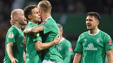 Fotbalisté Werderu Brémy slaví překvapivé pohárové vítězství nad Borussií...