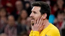 Zklamaný Lionel Messi, kapitán Barcelony, po vyřazení ze Španělského poháru od...