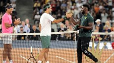 Roger Federer, kapitán jihoafrických ragbist Siya Kolisi a Rafael Nadal pi...