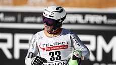 Timon Haugan v cíli slalomu v Chamonix.