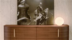 Travertin, mosaz a americký o�ech, to jsou hlavní materiály pou�ité v projektu.