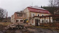 Demolice starých lázní v Bělovsi (4. 2. 2020)