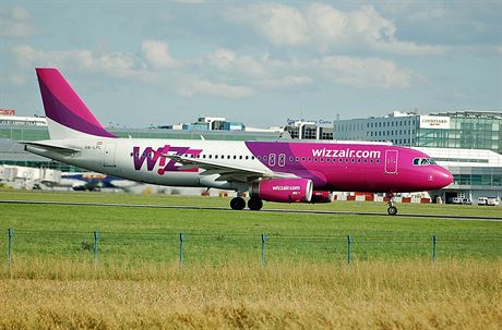 Airbus 320 lowcost aerolinek Wizzair v Praze.