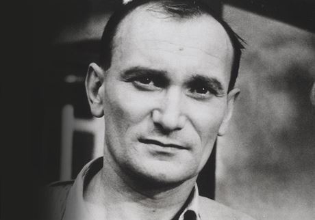 Herec Václav Lohniský ve filmu Kiovatky