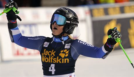 Novozélananka Alice Robinsonová slaví triumf v  obím slalomu Svtového poháru...