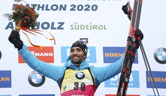 Martin Fourcade na nejvyím stupni po vytrvalostním závod na MS v Anterselv.