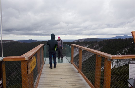 Na panoramatické Stezce Vala�ce pod vrcholem Tane�nice na Pustevnách je také...