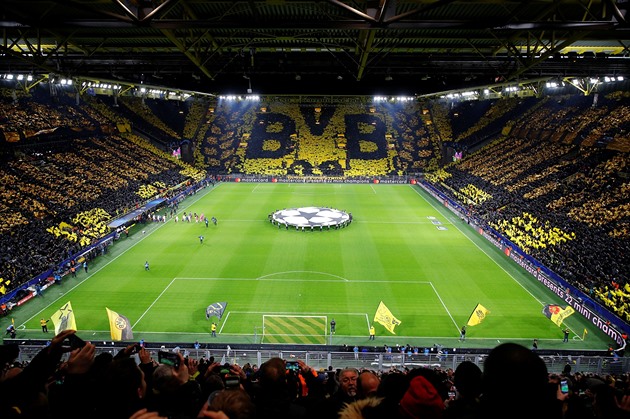S teplotou a dýchacími problémy na stadion. Dortmund pomáhá proti viru