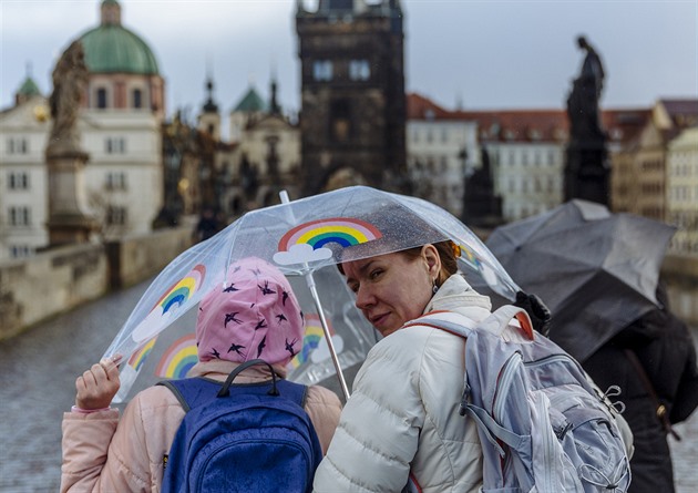 Do Česka se vrátila zima. Start týdne bude větrný se sněhem, poté se oteplí